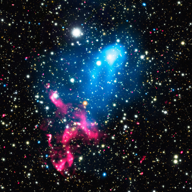 Space Photos of the Week: Galaxy Clusters and a Supermassive Black Hole Go BOOM